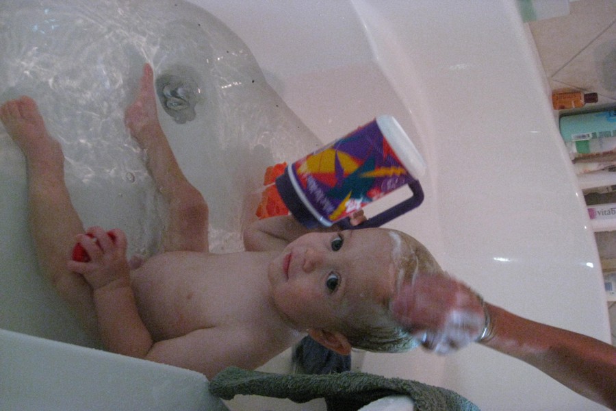 ../image/day 1 dean bathtime 1.jpg